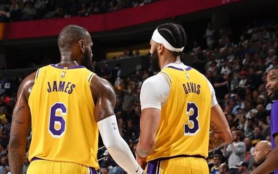 Perto da eliminação, Los Angeles Lakers precisa olhar para o futuro