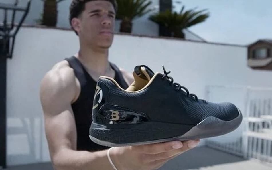 Para Lakers, lesão de Lonzo Ball é culpa de tênis criado por seu pai