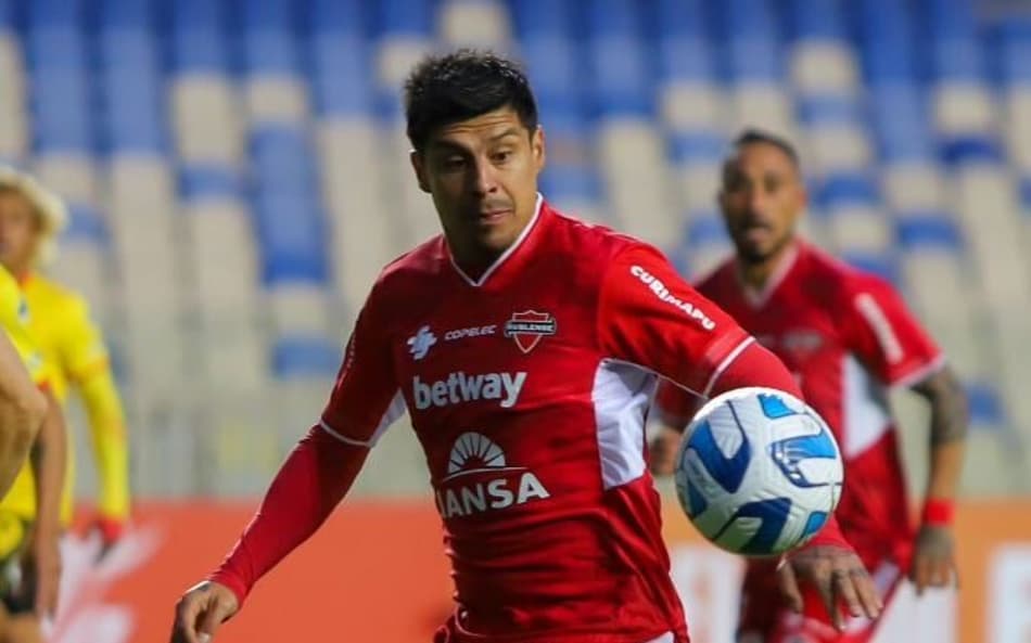 Ñublense arranca virada sobre o Aucas e embola grupo do Flamengo