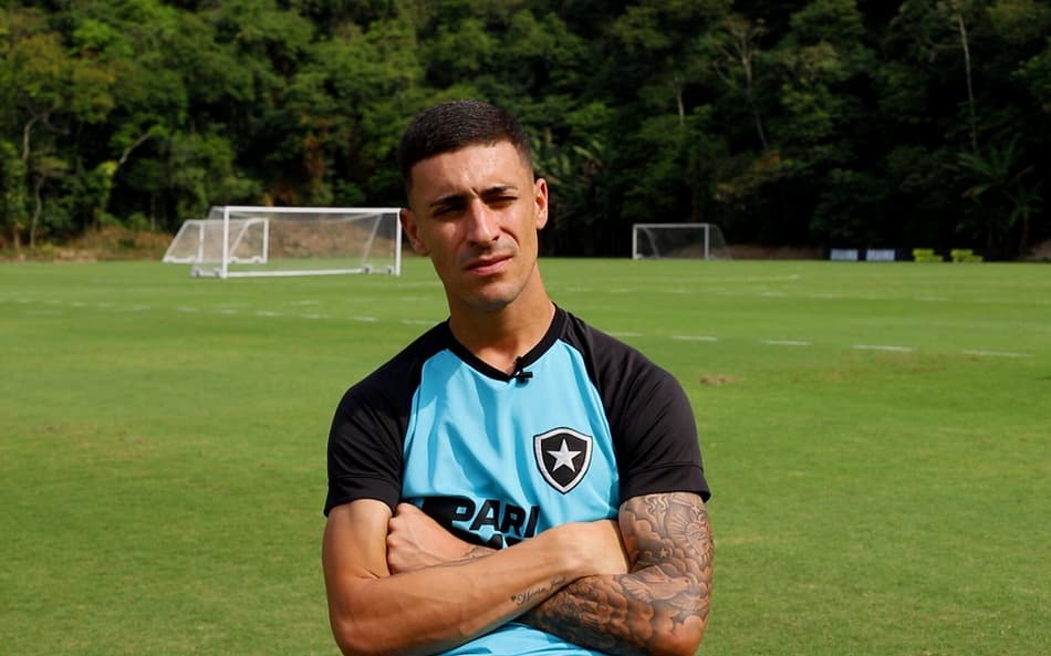 Philipe Sampaio relembra chegada ao Botafogo, celebra nova fase do time, fala sobre Luís Castro e manda recado para torcida