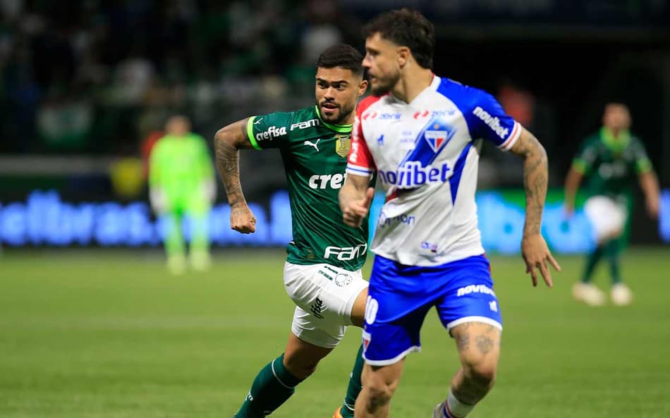 Jornalista critica pênalti marcado para o Palmeiras: ‘Roubando na mão grande’
