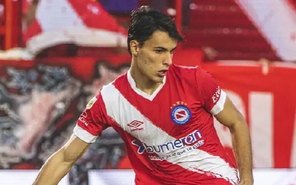 Filho de Redondo chama atenção de clubes do Brasil e Europa