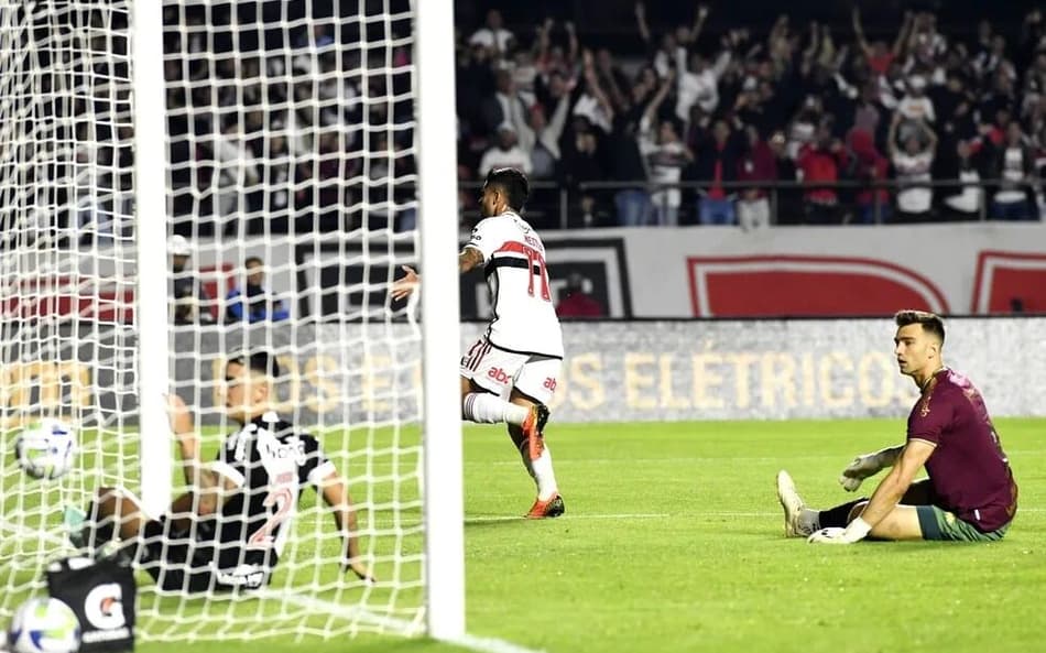 Vasco entra na zona de rebaixamento, e internet não perdoa