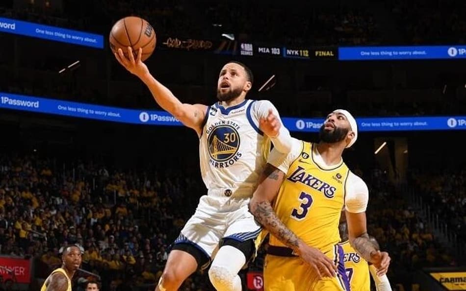 Com jogo coletivo, Warriors derrota Lakers e evita eliminação dos playoffs