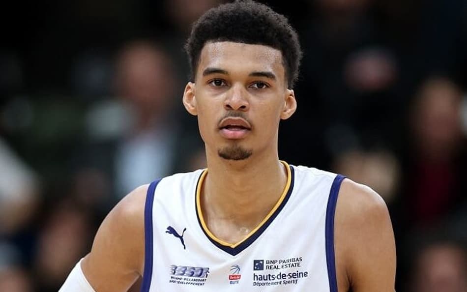 Diferença de altura entre Rudy Gobert e Victor Wembanyama impressiona nas redes sociais