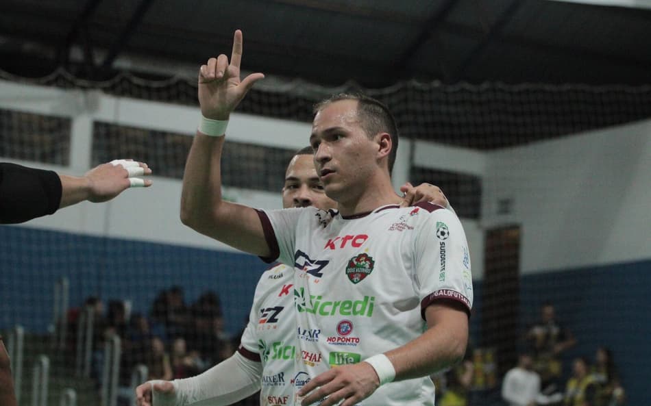 Recém-chegado ao Dois Vizinhos Futsal, Léo Dourado analisa bom momento da equipe