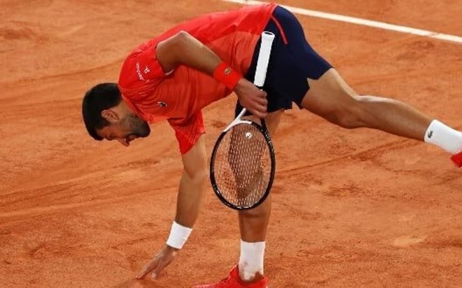 Djokovic supera 1º set insano e dá mais um passo rumo ao sonho em Paris