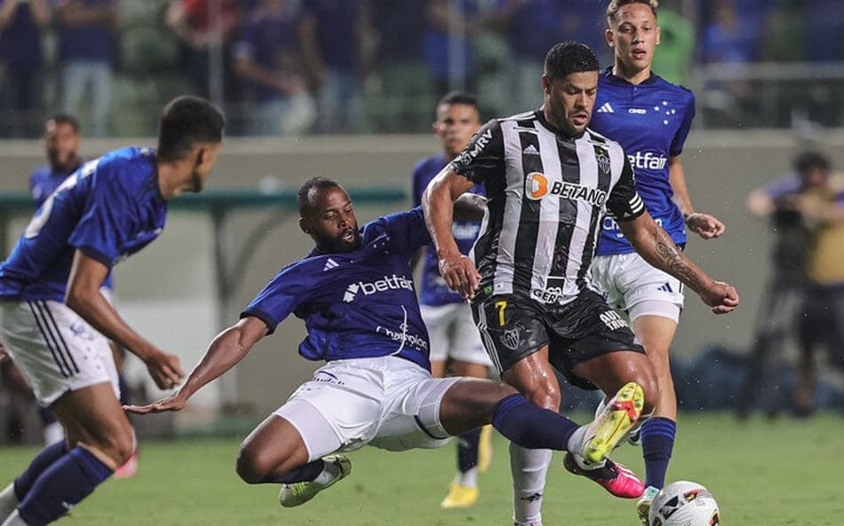 Coudet evita falar de desfalques do Atlético-MG no clássico com o Cruzeiro para focar no Corinthians