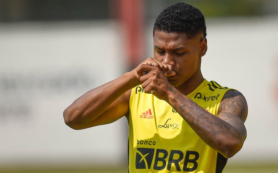 Staff de Matheus França se pronuncia sobre inquérito da Polícia Civil contra o jogador