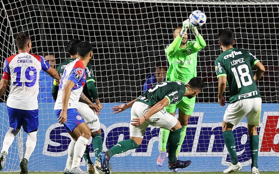 Conmebol altera data do jogo Cerro e Palmeiras e revolta torcida paraguaia
