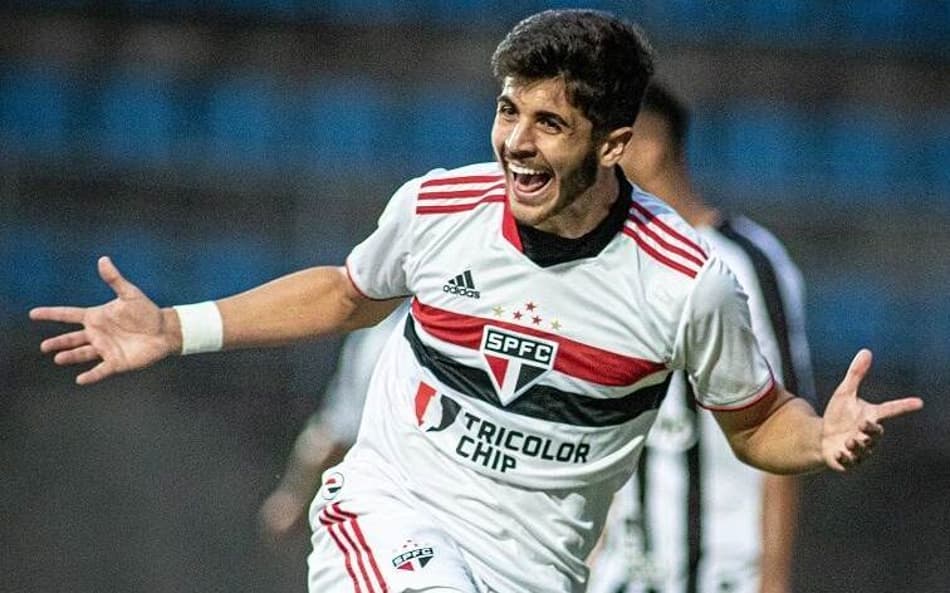 VÍDEO: Dorival Júnior se encanta com Beraldo no São Paulo e diz que zagueiro tem potencial no futebol mundial