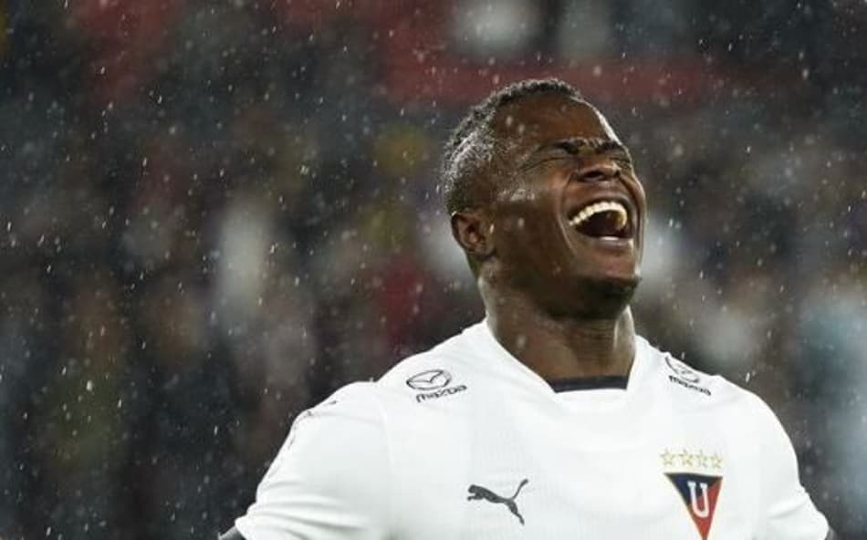 LDU quer ‘pressionar’ Botafogo na Sul-Americana; entenda