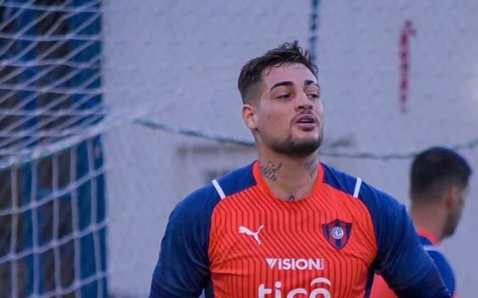 Goleiro do Cerro Porteño pede desculpas após jogo contra o Palmeiras