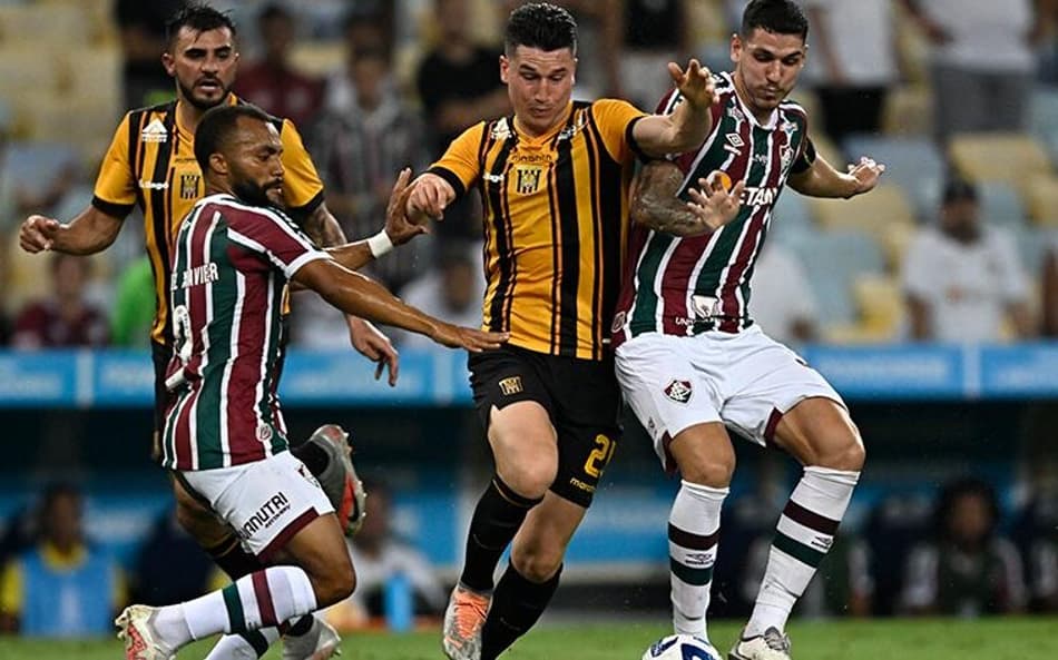 Uniformes do Fluminense não chegam a La Paz; equipe enfrentará The Strongest com linha do ano anterior