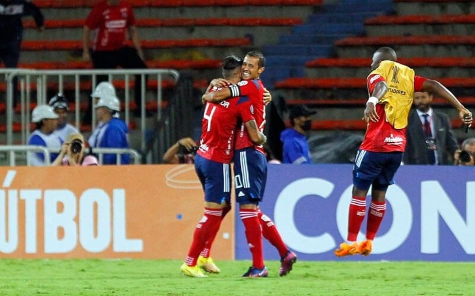 Pela Libertadores, Independiente Medellín goleia Metropolitanos e encosta no Internacional