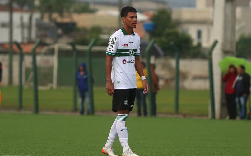 Marcos Sátiro celebra bons números pelo Coritiba no Paranaense Sub-20