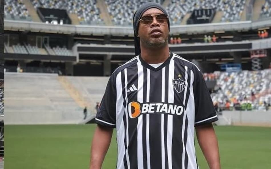 Contas do Atlético-MG são bloqueadas por dívida com Ronaldinho Gaúcho