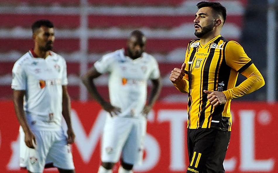Fluminense vacila no início, e Fábio evita goleada em derrota para The Strongest na Libertadores