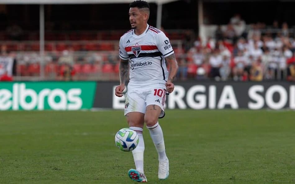 Luciano demonstra apoio a Arboleda após falhas e evita falar de arbitragem em derrota do São Paulo contra o Palmeiras