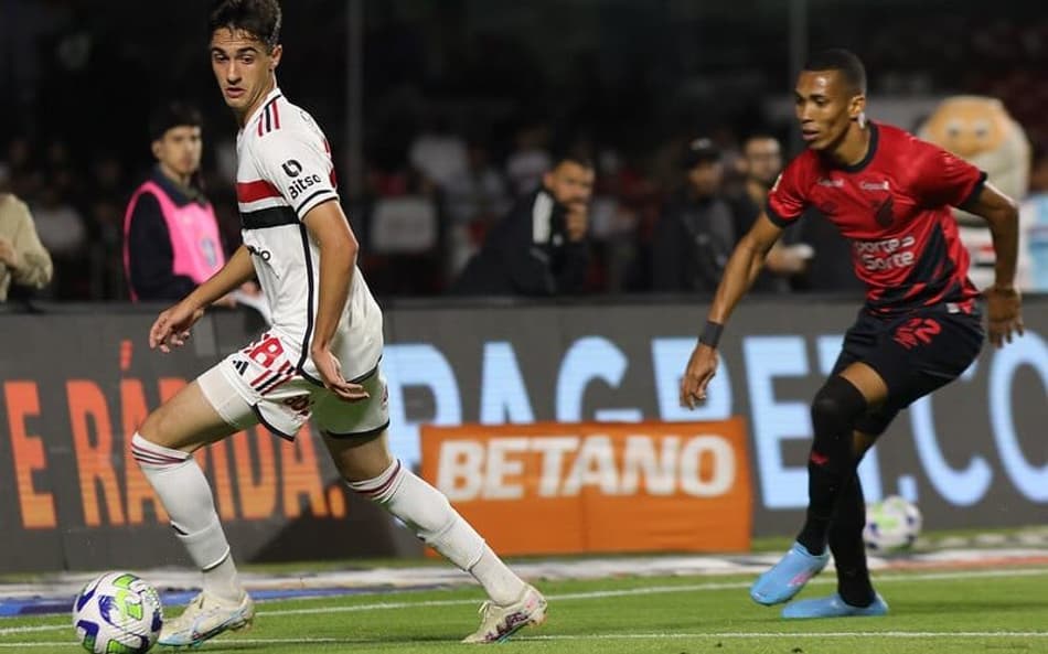 Elogiado por Dorival Júnior em vitória do São Paulo, Rodriguinho destaca confiança do treinador: ‘Está me dando oportunidades’