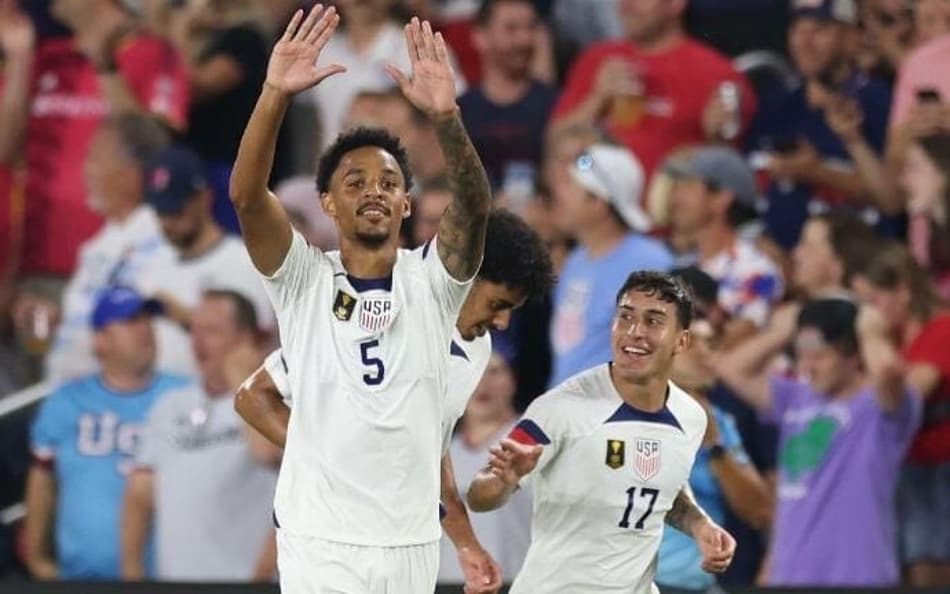 Copa Ouro: EUA e Jamaica aplicam goleadas nos rivais