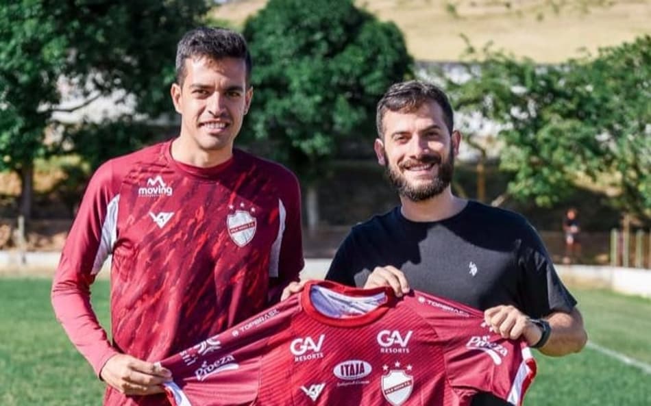 Rodrigo Carvalho, do Vila Nova, e o empresário João Proetti