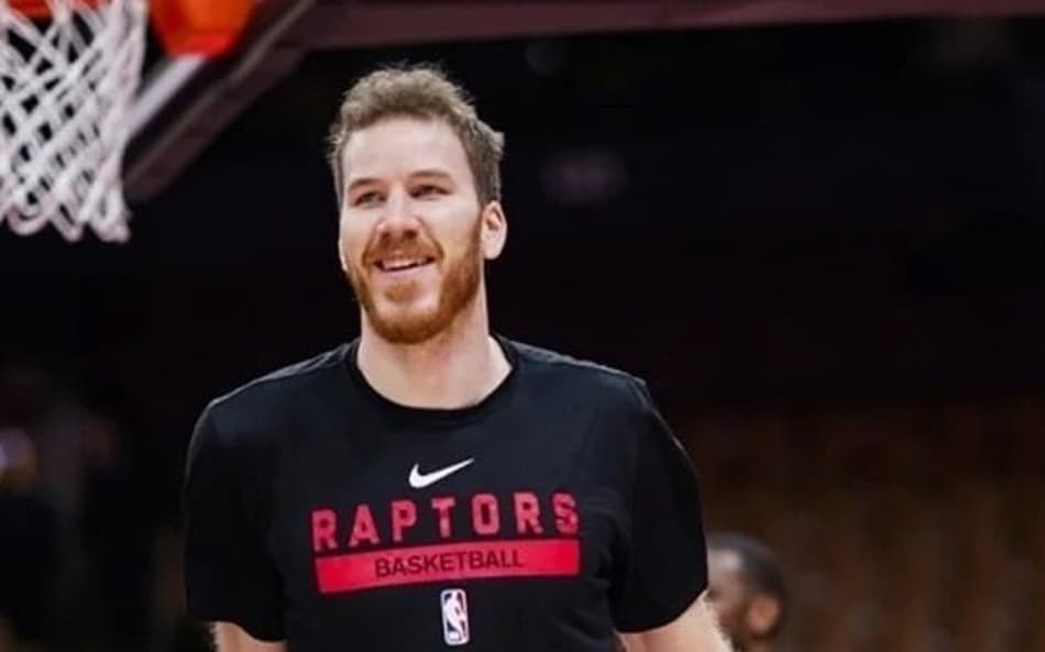 Jakob Poeltl renova com Toronto Raptors por quatro temporadas