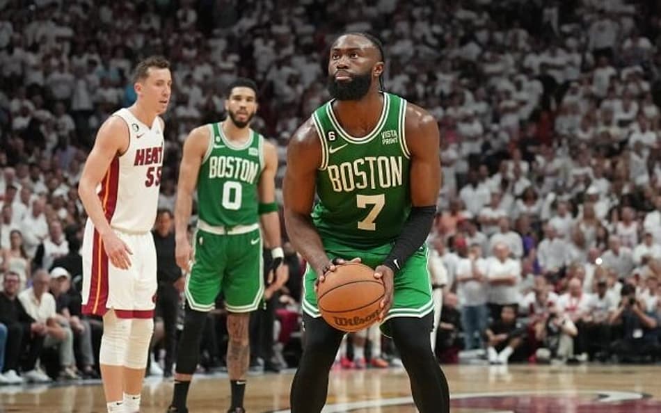 Dilema para Boston Celtics e Jaylen Brown: troca ou extensão?