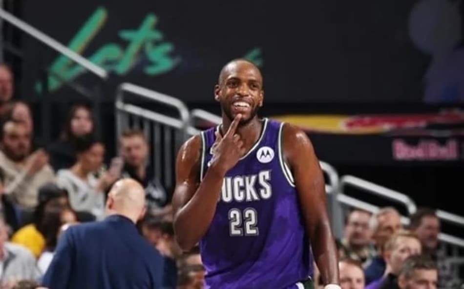 Khris Middleton renova com Milwaukee Bucks por três anos
