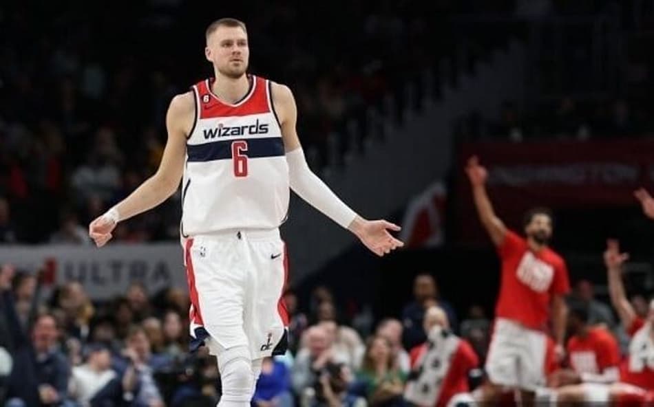 Troca de Kristaps Porzingis para o Boston Celtics tem novos capítulos e outro time entra no negócio