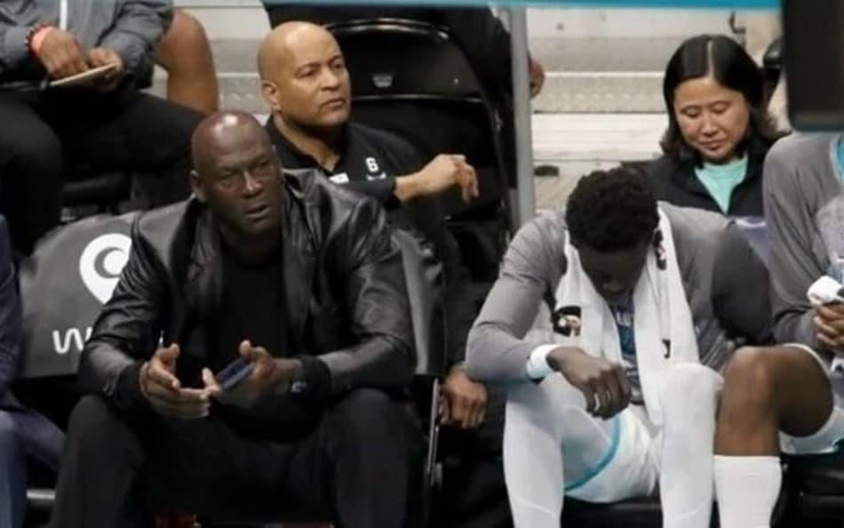 Michael Jordan acerta venda do Charlotte Hornets