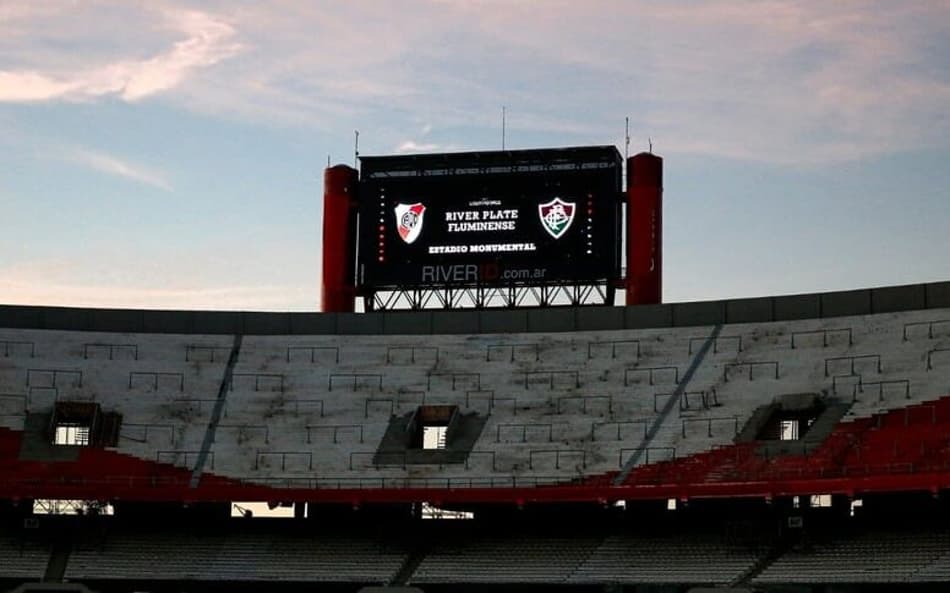 Setor onde torcedor do River Plate caiu é interditado no Monumental; clube briga para reabrir