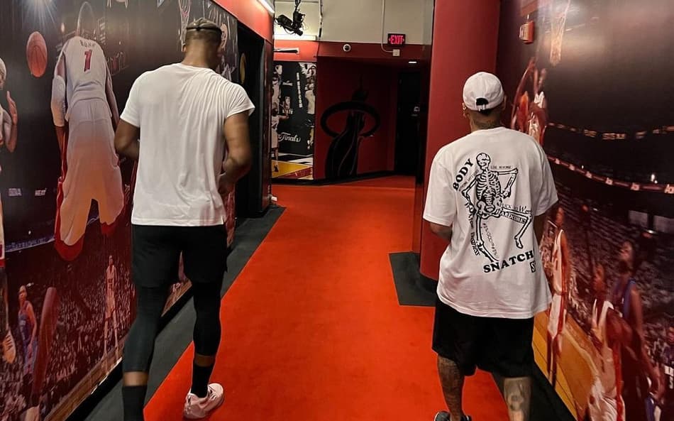 VÍDEO: Neymar marca presença em final da NBA e torce para o Miami Heat; confira