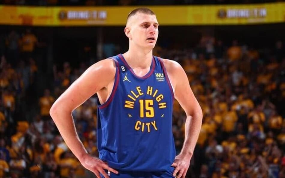 Com triplo-duplo de Nikola Jokic, Nuggets domina Heat e fica a três vitórias do título