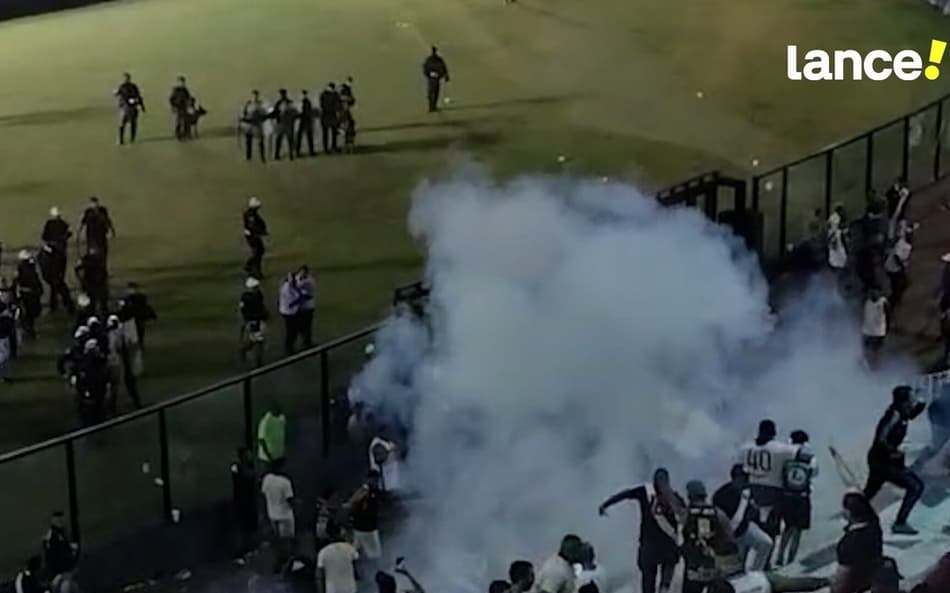 VÍDEO: São Januário vira ‘praça de guerra’ com bombas, tiros e confusão após derrota do Vasco