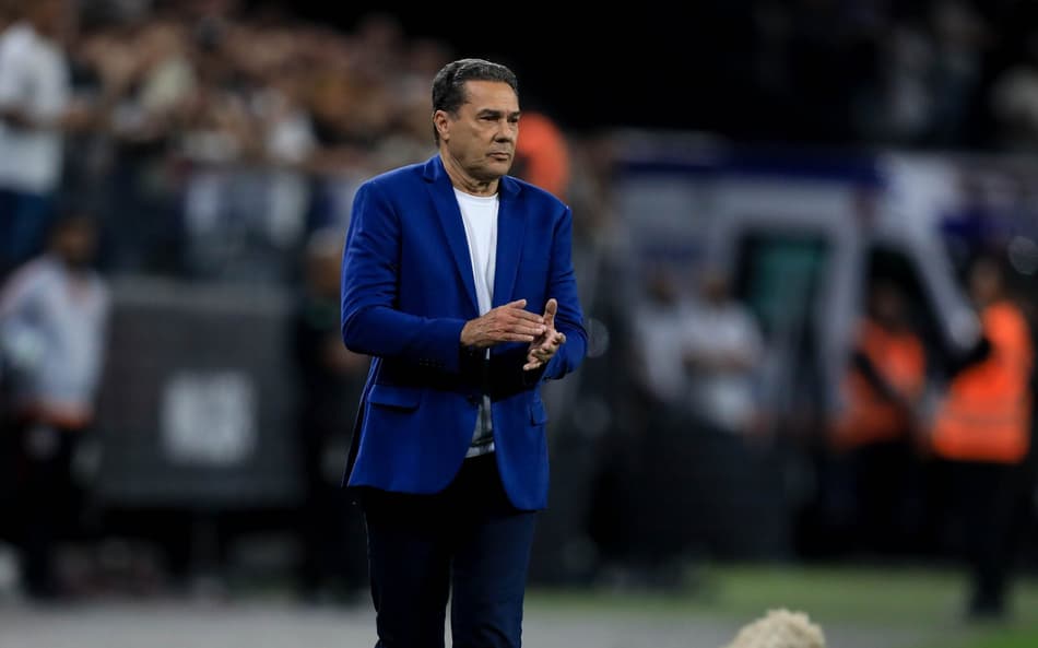 Luxemburgo admite que Corinthians não possui elenco para disputar três competições e acredita em evolução após a data Fifa