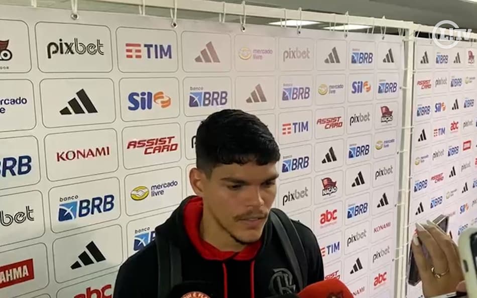 Ayrton Lucas valoriza goleada do Flamengo e vê preparação como ‘ponto forte’ de Sampaoli