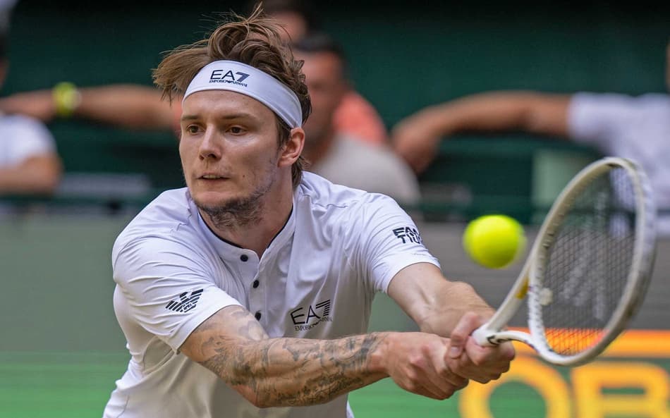 Bublik frustra Zverev e faz, em Halle, maior final da carreira