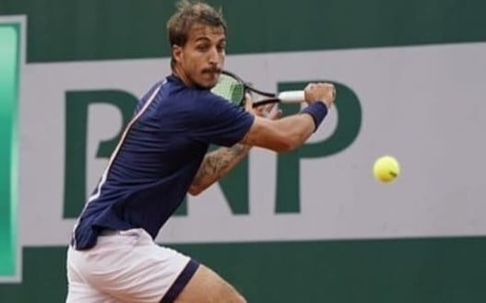 Felipe Meligeni vence batalha de 3h e vai à semi em Lyon