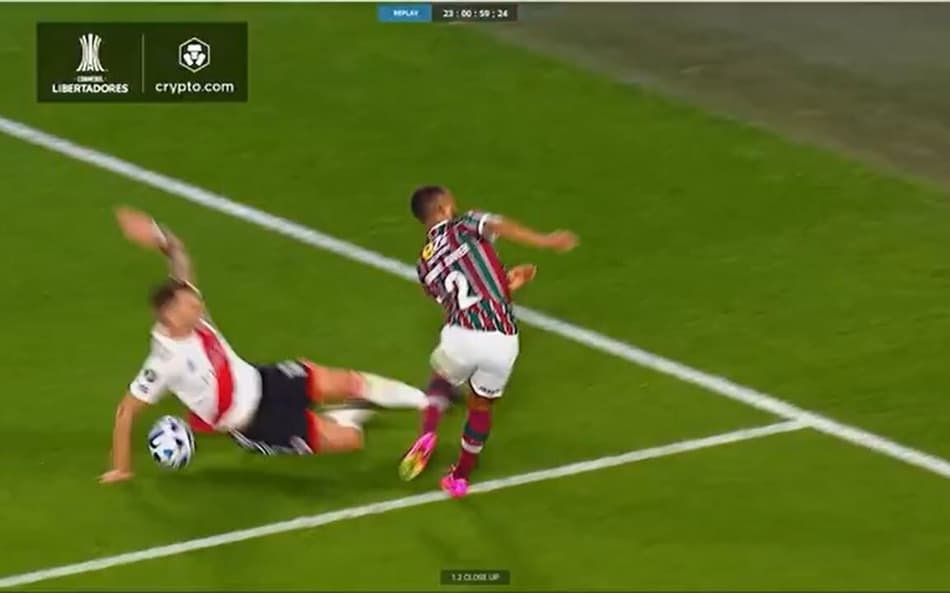 Conmebol divulga análise do VAR sobre possível pênalti a favor do Fluminense