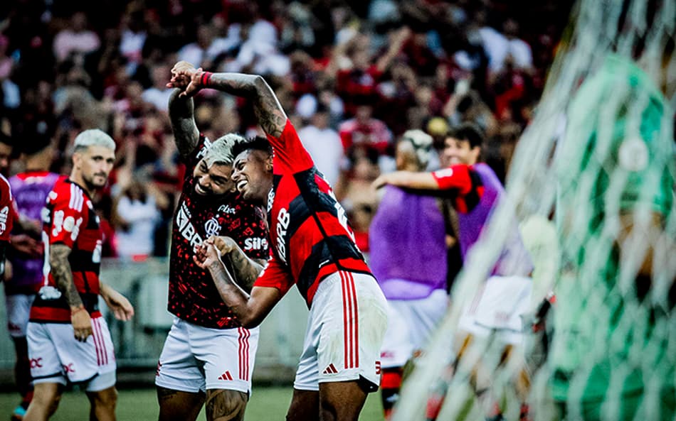 VÍDEO: veja os melhores momentos da vitória do Flamengo sobre o Grêmio pelo Brasileirão