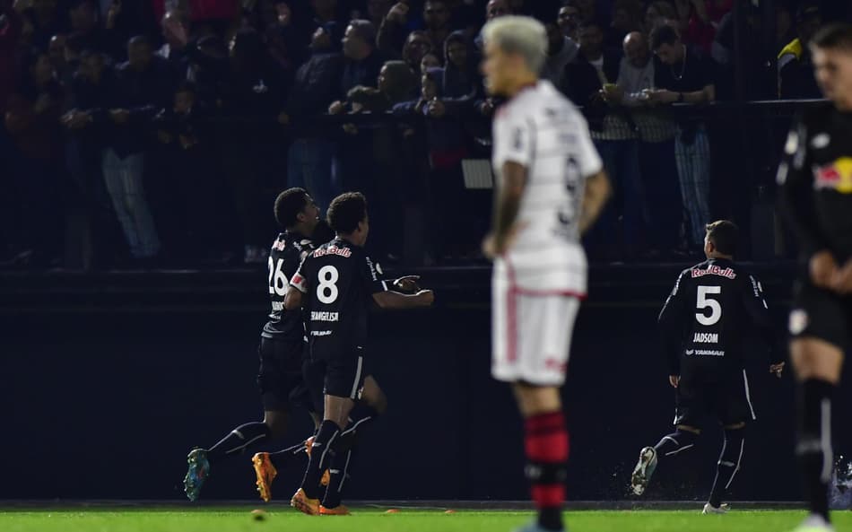 VÍDEO: veja os melhores momentos da goleada do Bragantino sobre o Flamengo pelo Brasileirão