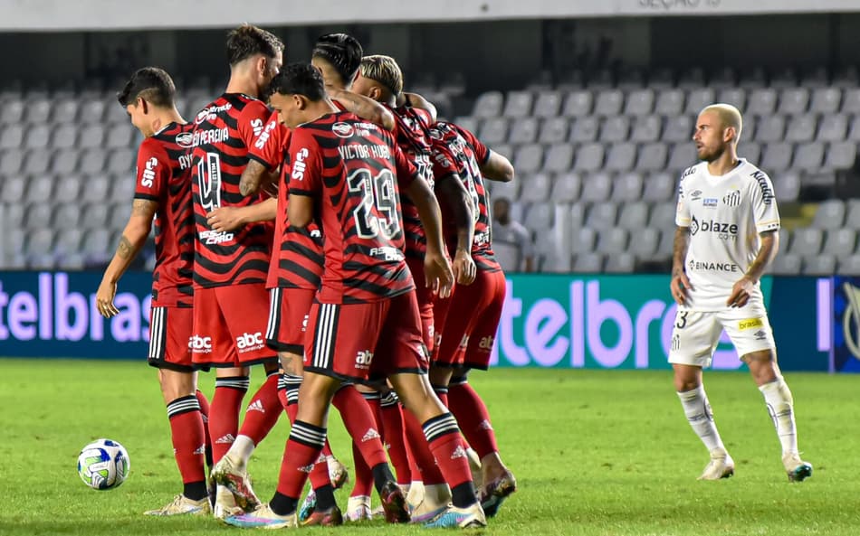 Sem torcida na Vila, Flamengo vence Santos pelo Brasileiro com resultado ‘bailarino’ e afunda Peixe na crise