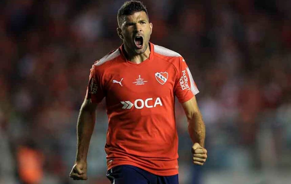 Dois gigantes da América do Sul negociam transferência de centroavante