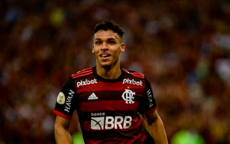 Victor Hugo exalta entrega do Flamengo e fala sobre posição com Sampaoli: ‘Pronto para jogar onde precisar’
