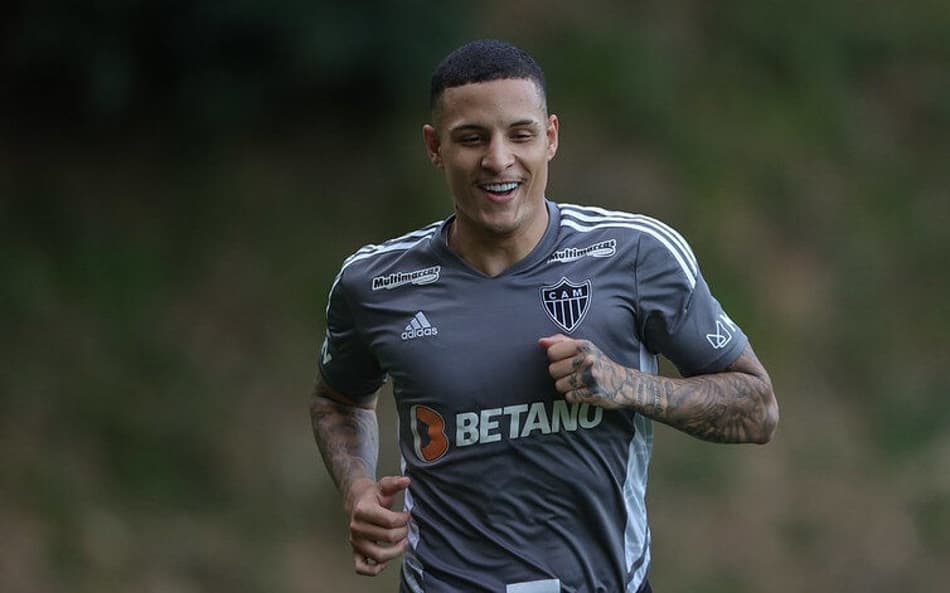 Após nove meses, Guilherme Arana será novidade no Atlético-MG para enfrentar o Cruzeiro