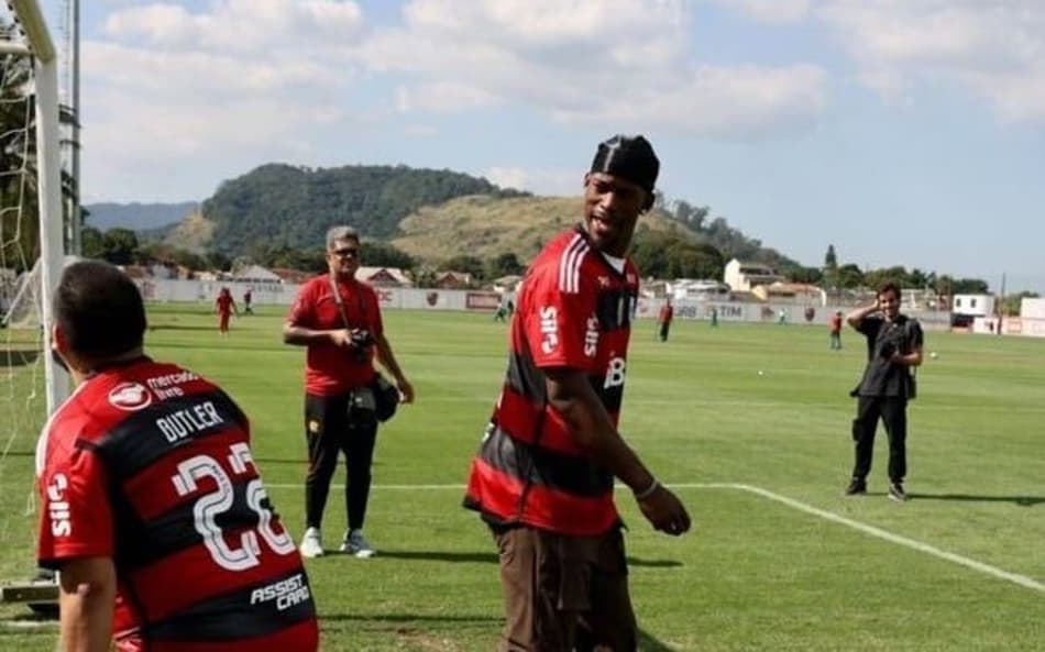 Jimmy Butler entra no hall de astros internacionais que já vestiram a camisa do Flamengo; veja lista