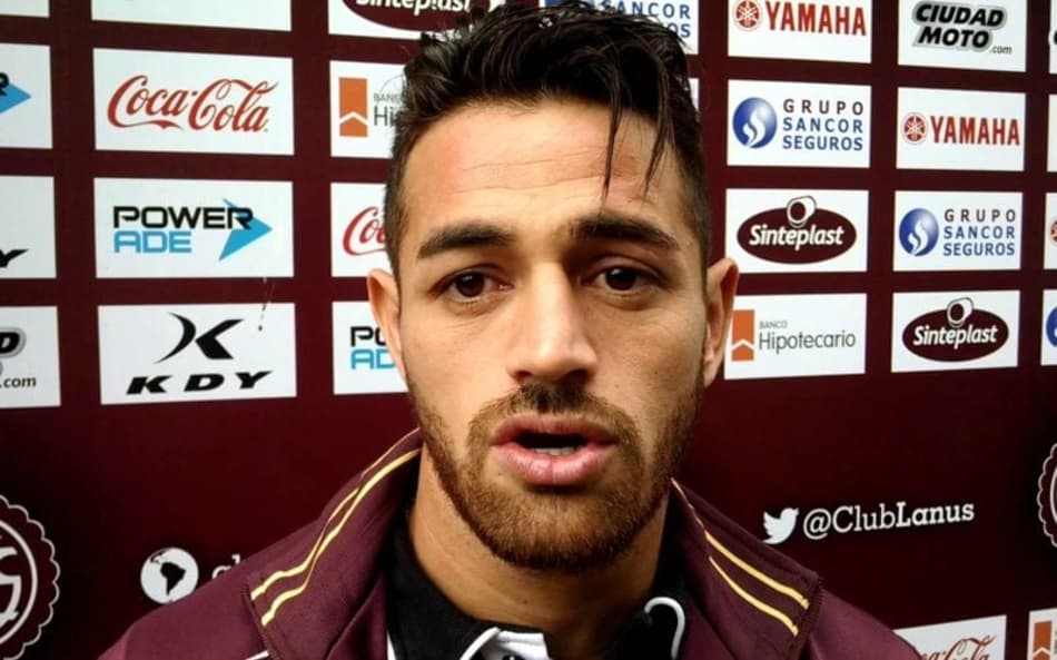 Acusado de violência de gênero, Lautaro Acosta está fora de jogo do Lanús