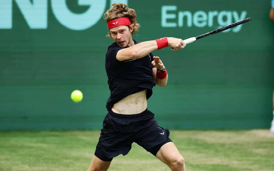 Rublev bate Bautista e encara Bublik na final em Halle