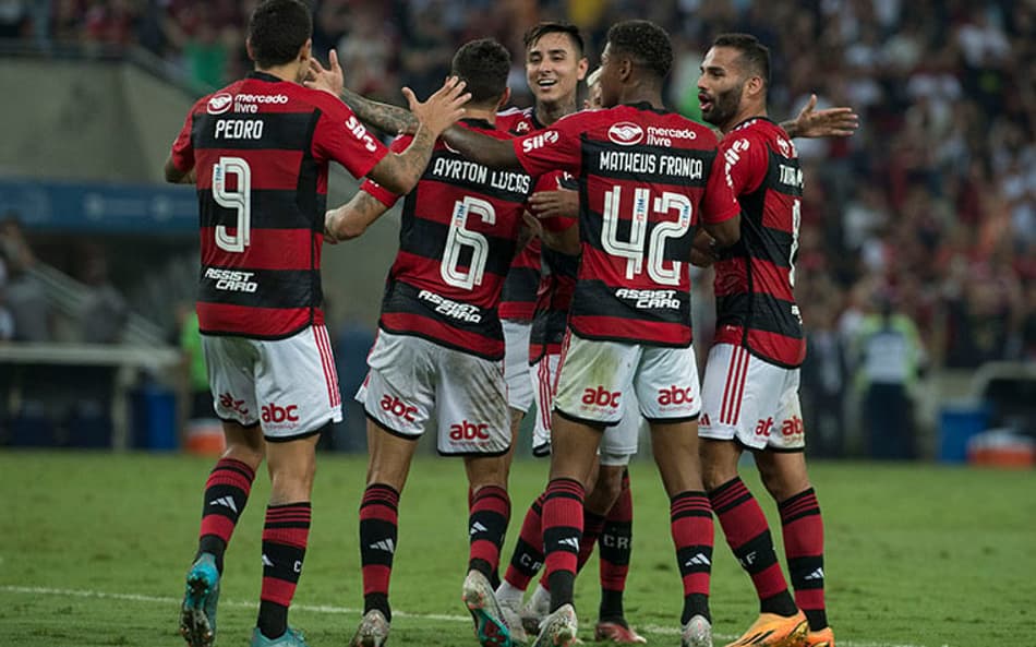 VÍDEO: veja os melhores momentos da goleada do Flamengo sobre o Vasco pelo Brasileirão